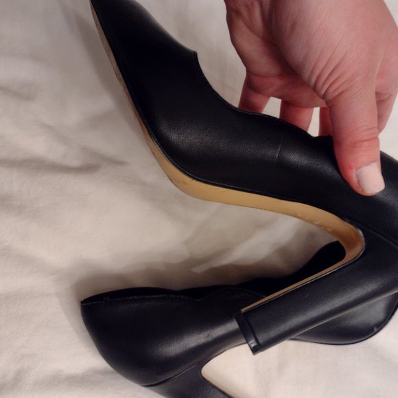 Scalloped Black Leather Toe Point Pumps - Picture 8 of 10
